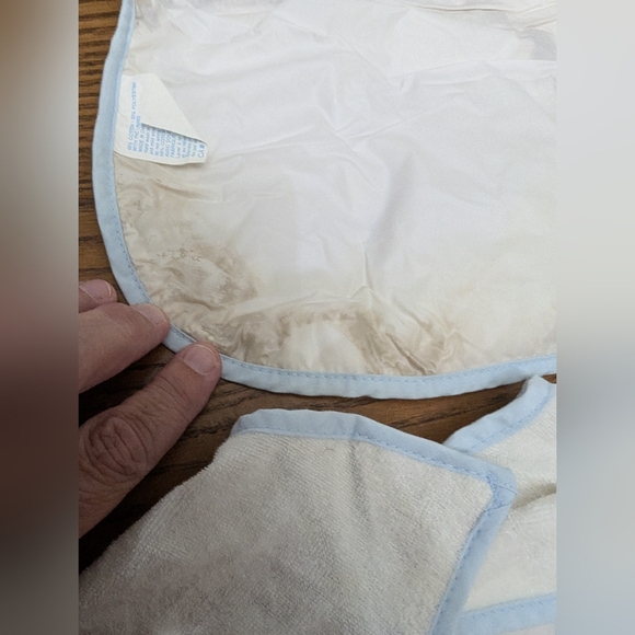 Lot of Baby Bibs. One silicone with pocket. Some waterproof. - Picture 15 of 15